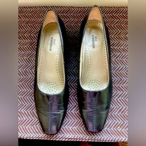 Women’s casual shoes Size US 9 narrow fit, gently used, 1 inch heel.